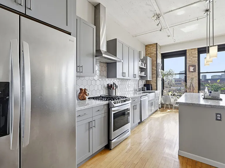 290 Market St #611 — Photo 26