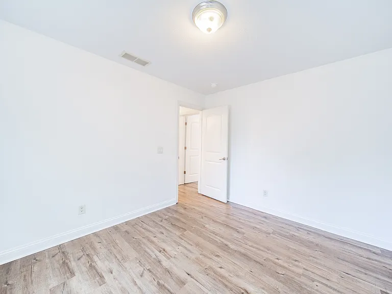 1015 N Gale St — Photo 14