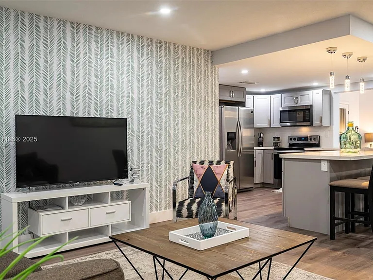 1305 Funston St — Photo 10