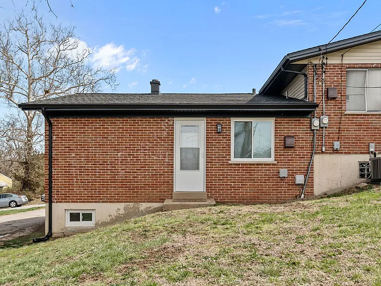 945 Ohlman Ave — Photo 32
