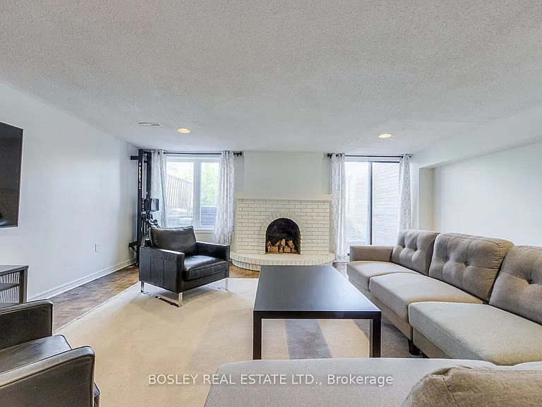98 Sherwood Ave — Photo 40