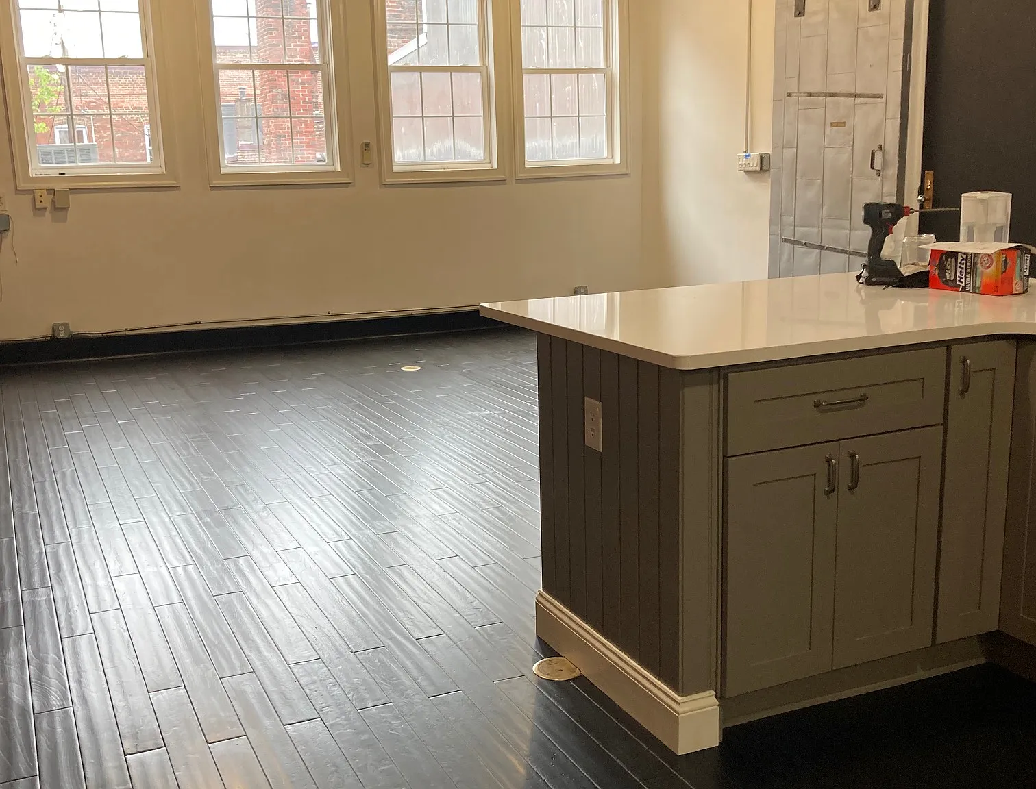 Studio, 950 sqft, $2,100 — Photo 3