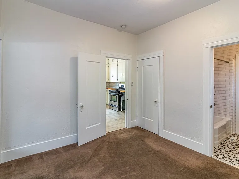 832 Oak St — Photo 11