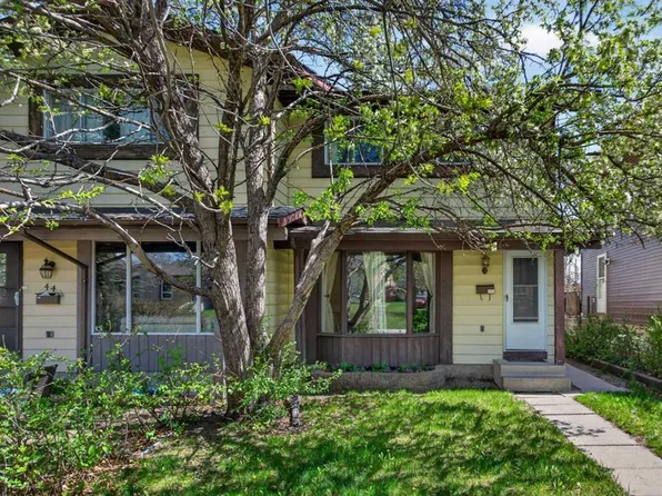 42 W Berwick Rise NW, Calgary, AB T3K 1C8