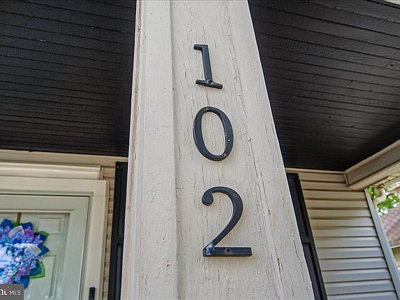 4th image of 102 Western Ave