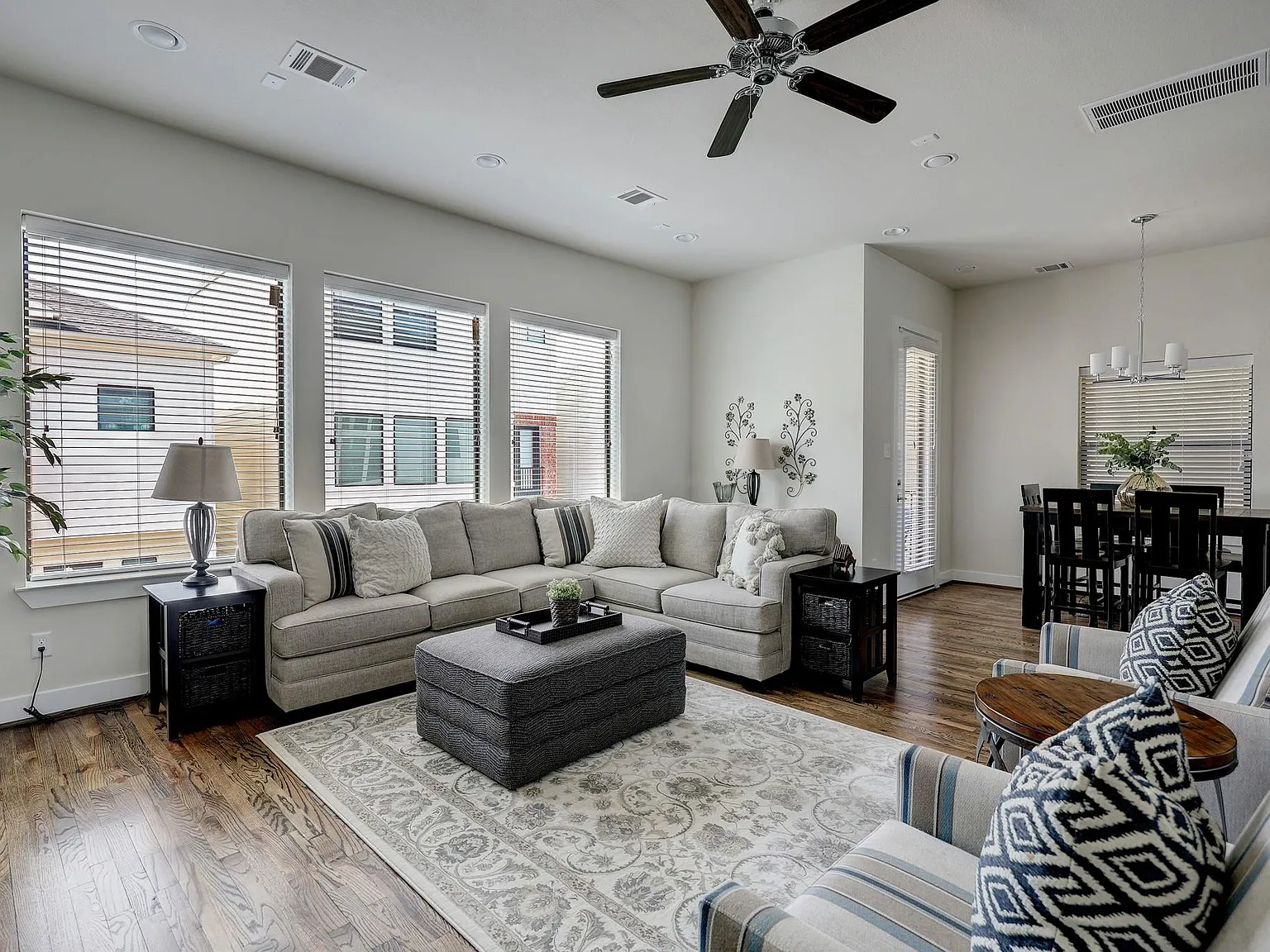 3 bed, 3.5 bath, 2172 sqft, $3,400 — Photo 3