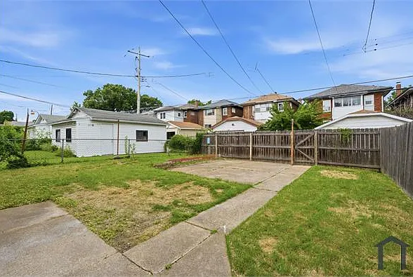 3 bed, 1100 sqft, $1,900 — Photo 2