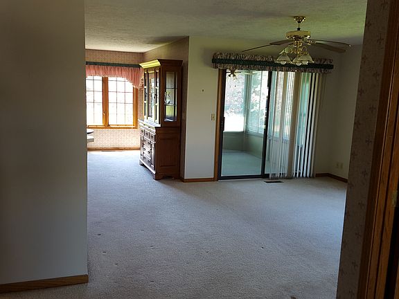2nd image of 824 Harvest Dr