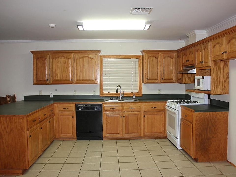 2nd image of 124 Guadalupe St