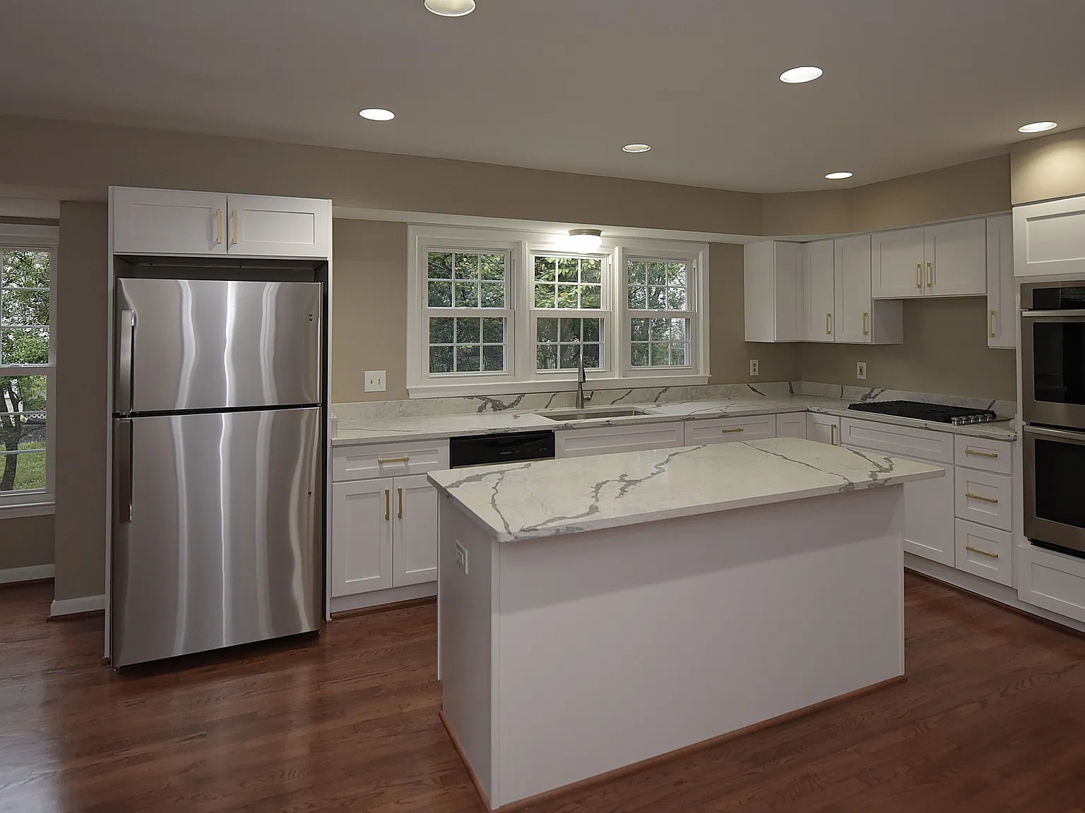 5 bed, 3.5 bath, 3556 sqft, $4,450 — Photo 3