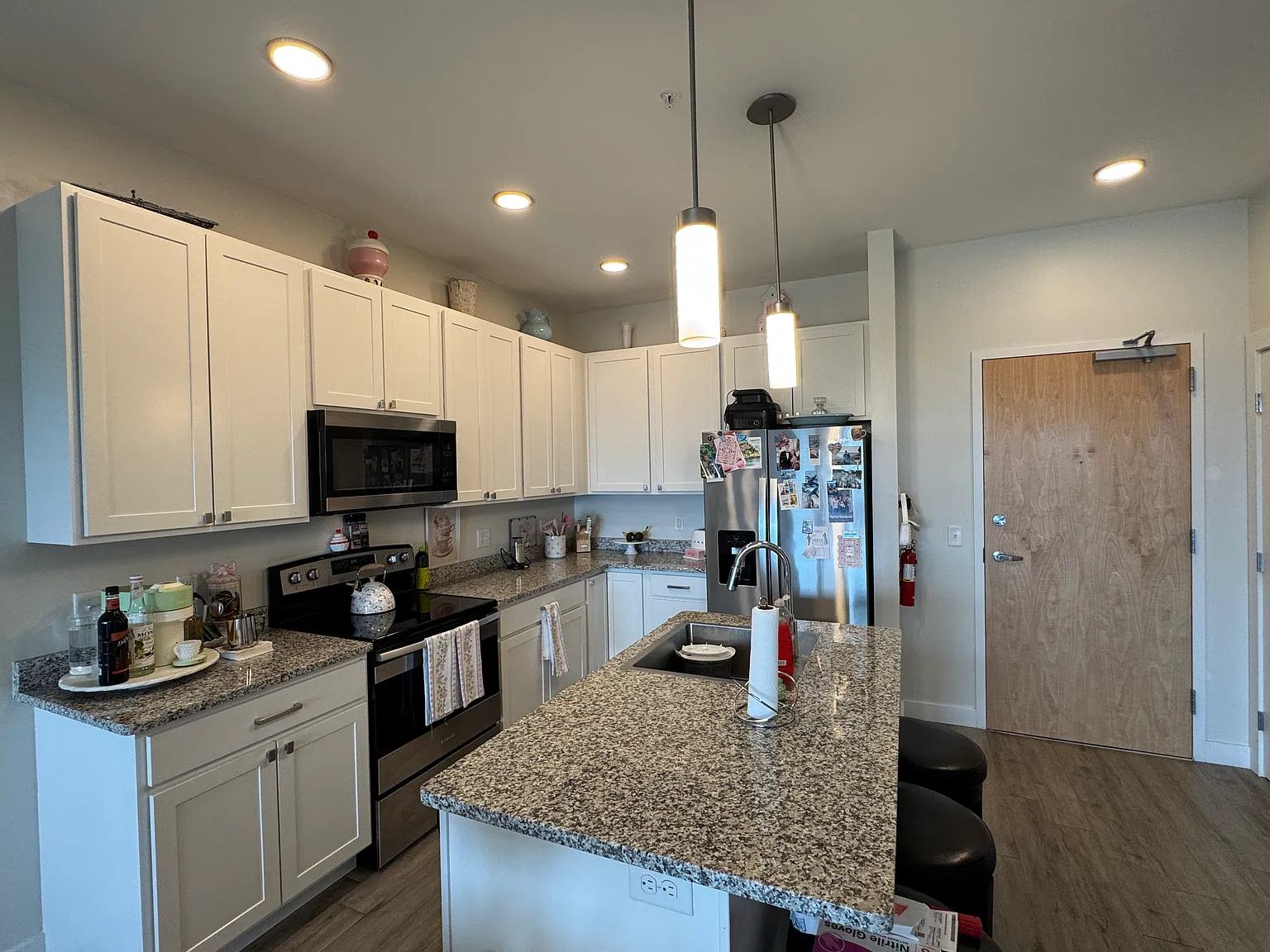 1 bed, 904 sqft, $1,625 — Photo 2
