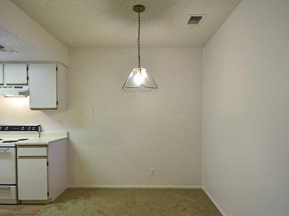 2nd image of 570 E Torrey St