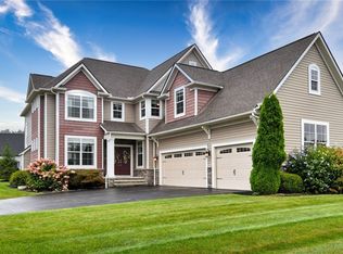 17581 Gates Landing Dr, Chagrin Falls, OH 44023