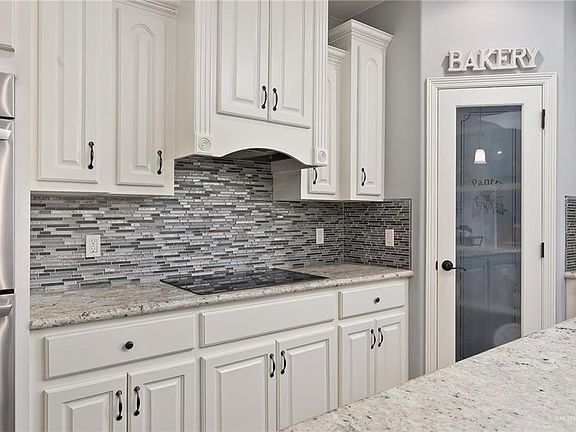 3rd image of 1510 Granada Cir