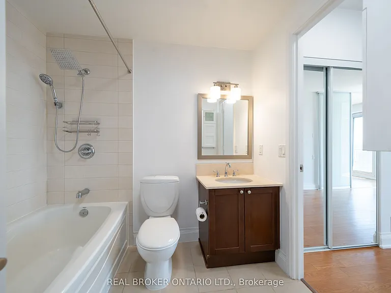 2191 Yonge St #4403 — Photo 16