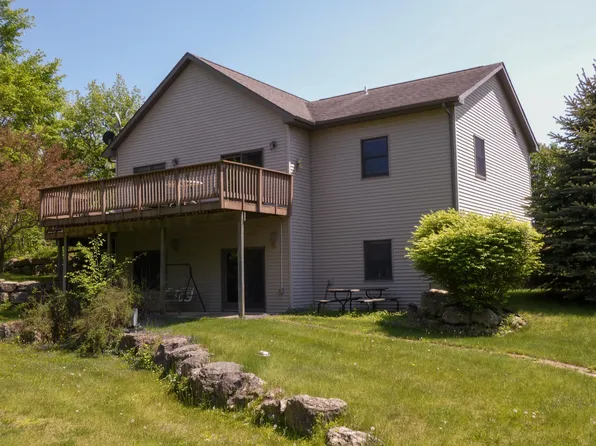 8226 Valley View Rd, Mount Hope, WI 53816
