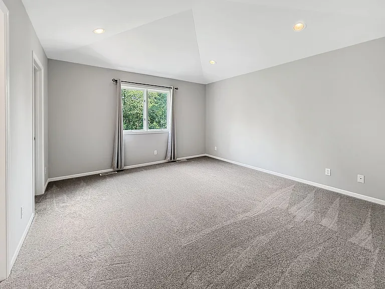 3200 Lakeside Dr — Photo 14