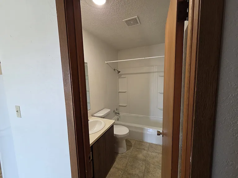 913 2nd St E #3 — Photo 6