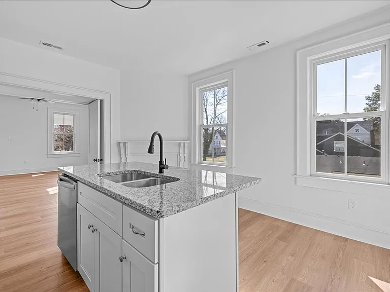 258 Maryland Ave — Photo 18
