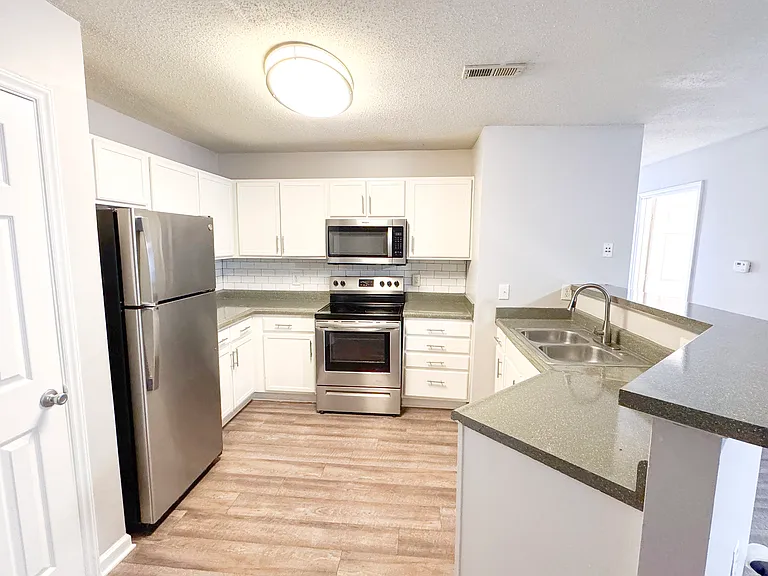 Northstone Apartments — Photo 8
