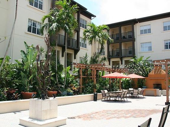 4th image of 100 4th Ave S APT 425