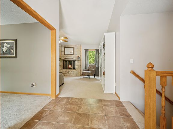 3rd image of 167 Williamsburg St
