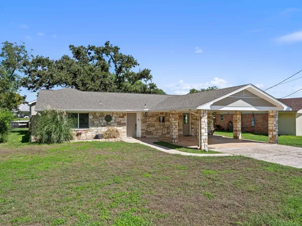 102 Flamingo Circle, Highland Haven, TX 78654-8255
