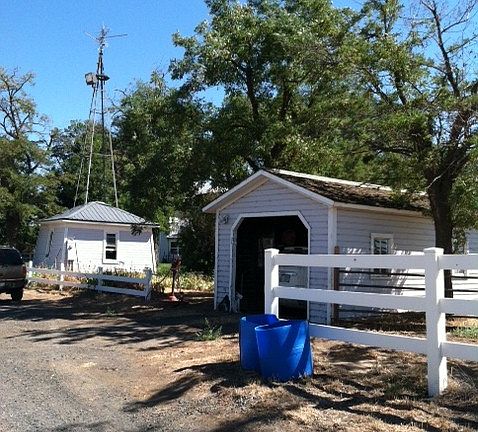 Detached garage & pump house