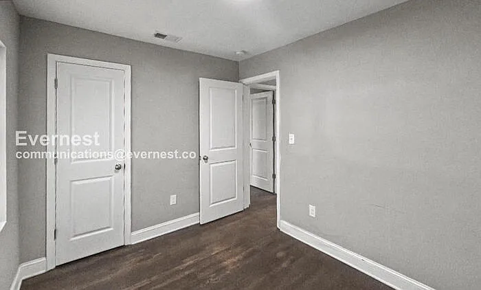 155 Rosser St SW — Photo 13