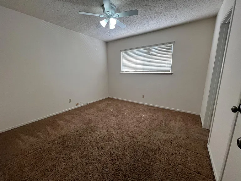 906 Nevada St — Photo 5