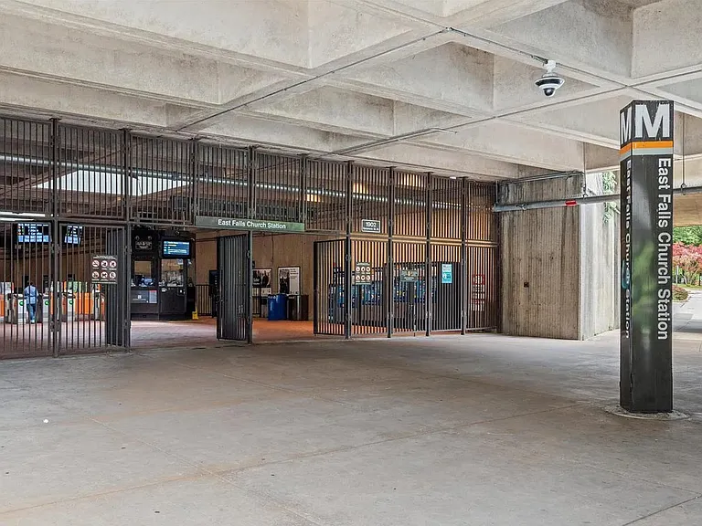 600 Roosevelt Blvd — Photo 17