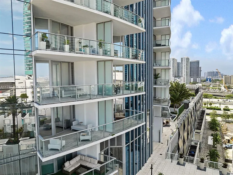 851 NE 1st Ave #909 — Photo 34