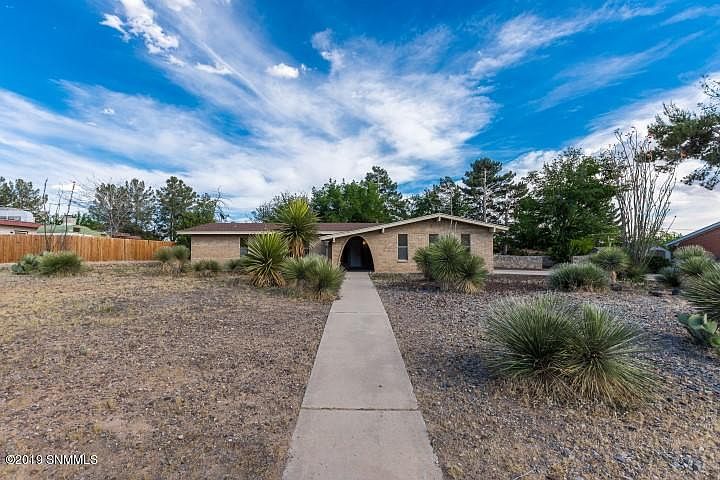 1st image of 3010 Broadmoor Dr