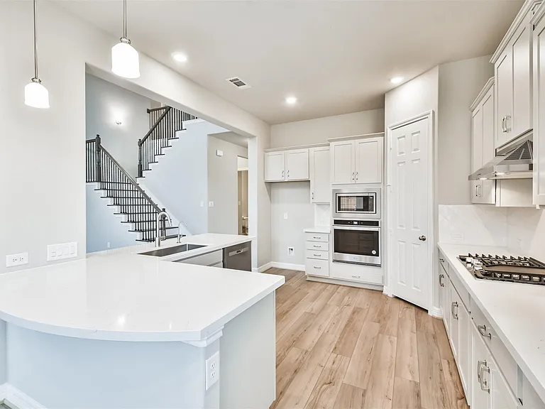 8211 Chartres Wind Dr — Photo 9
