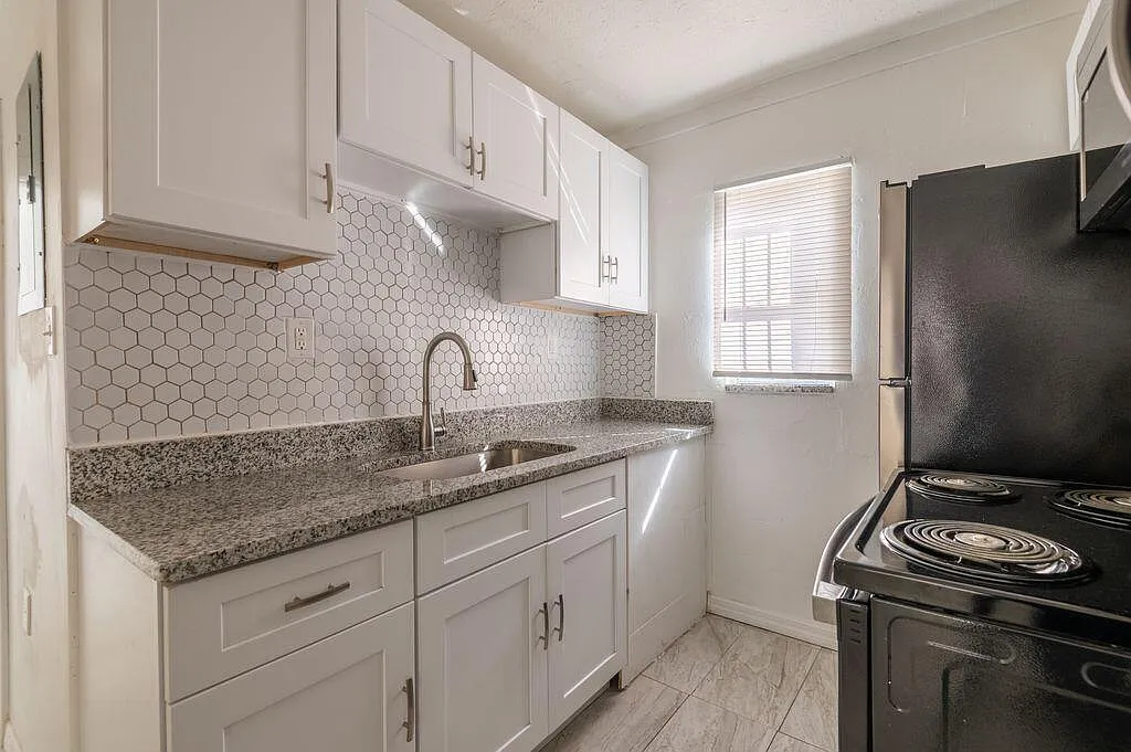 2 bed, 1.0 bath, 576 sqft, $1,175 — Photo 3