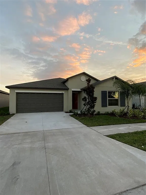 4 bed, 2.0 bath, 1936 sqft, $2,425 — Photo 1