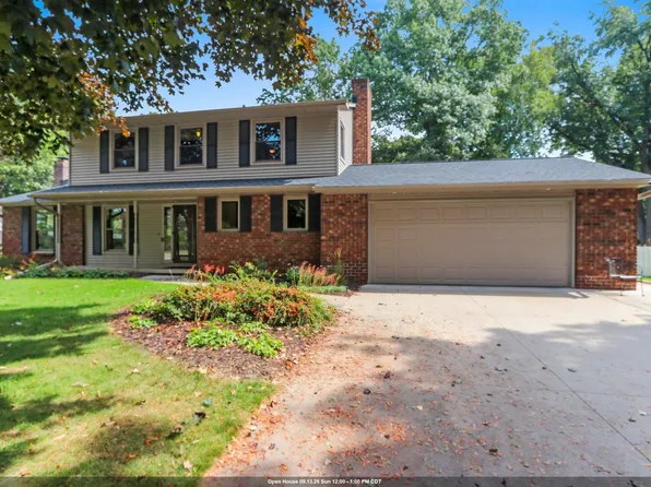 2697 Indian Hill Dr, Green Bay, WI 54313