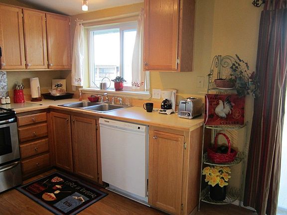 3rd image of 2411 Jakes Pl NE