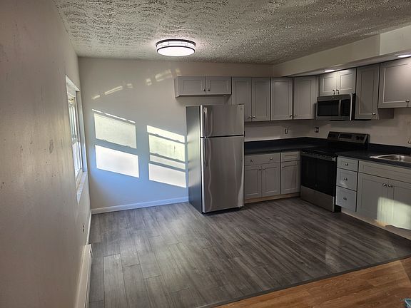3rd image of 295A Shore Dr #A