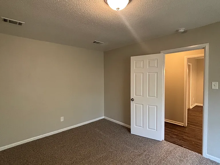 2221 Dorchester Dr — Photo 9