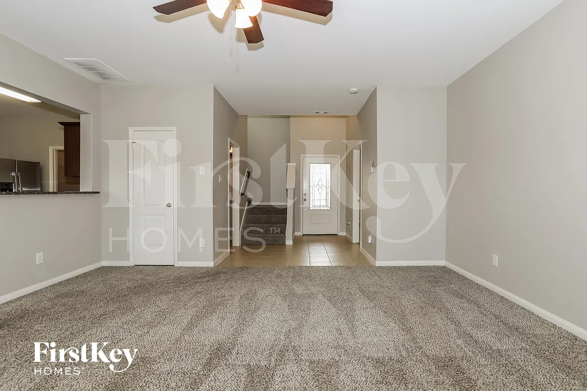 Building Photo - 20718 Round Key Dr
