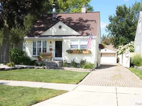 516 Park Dr, Clawson, MI 48017