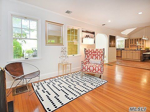 5th image of 12 Carpenter Ave