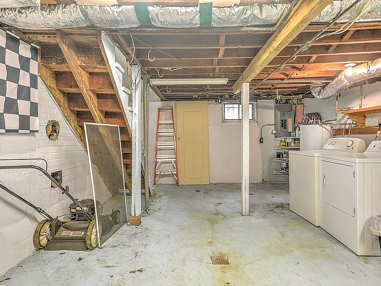 2913 Ashley St — Photo 12
