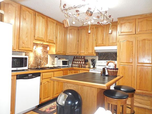 3rd image of 262 Lonsdale Dr