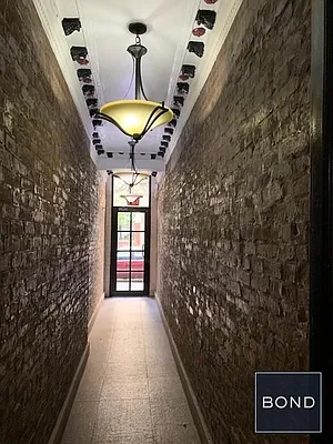 Rented by Bond New York | media 30