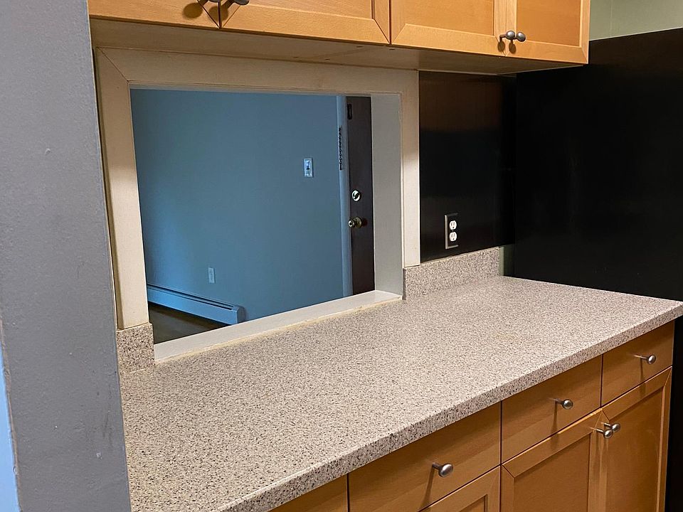 1st image of 10 Longwood Dr APT 8