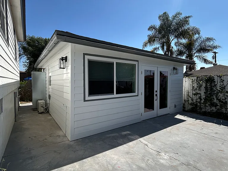 1940 Skyline Dr — Photo 1