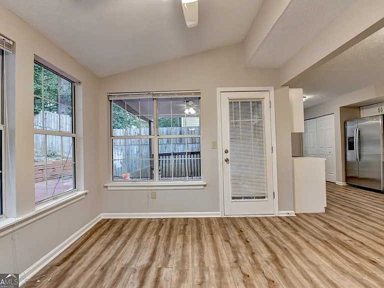 2115 Glynmoore Dr — Photo 5