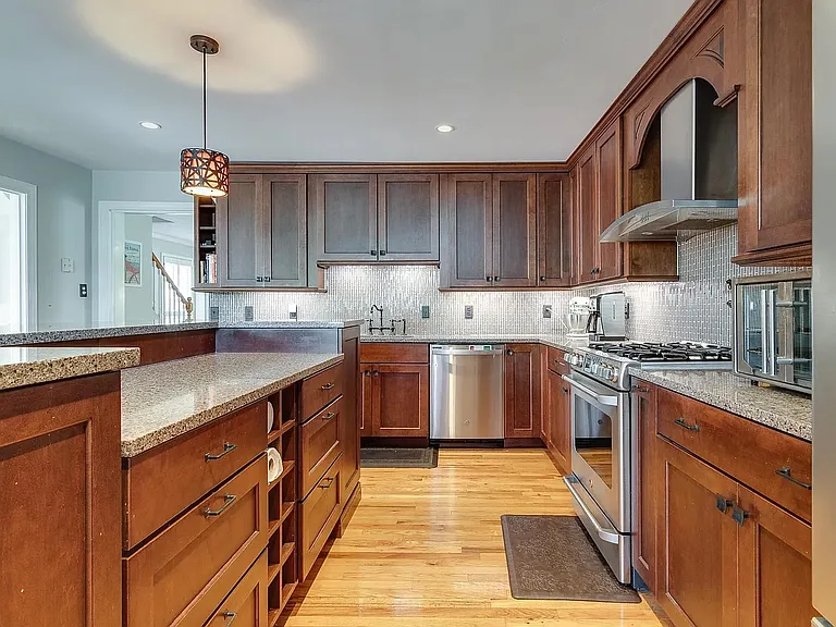 2066 Carr Ave — Photo 11